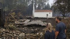 La capilla de Budi�n se salv� del fuego, pero algunas casa del pueblo ardieron