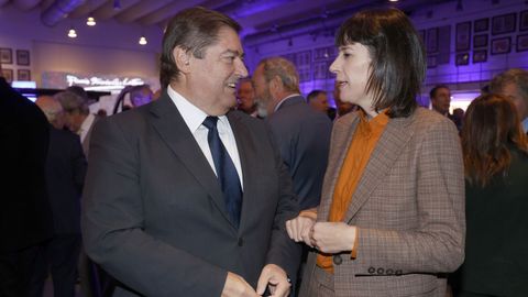 Julio Abalde, subdelegado del Goberno en A Coruña, conversando con Ana Pontón, portavoz nacional del BNG