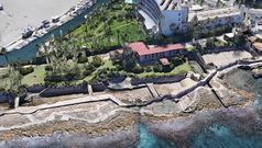 En el centro de la imagen, el chalet que el ministro franquista Mariano Navarro se construy� en J�vea (Alicante). Junto al mar se aprecian los escombros en el yacimiento romano, una piscifactor�a que se us� como piscina de agua salada