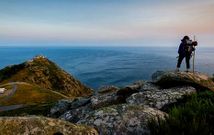 A estas alturas de octubre los peregrinos a�n llegan en buen n�mero a Fisterra.