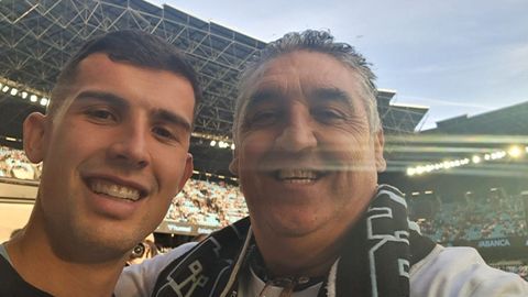 Pi�o Sola, con Carlos Dom�nguez en el estadio de Bala�dos antes del Celta-Mallorca.