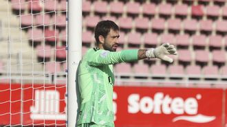 Ander Iruarrizaga (Igorre, Bizkaia, 1998), portero del Sestao, es hijo de Aitor Iru, el hist�rico cancerbero que consigui� en el Carlos Tartiere de Oviedo el ascenso con el Compos a Primera Divisi�n.
