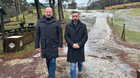 El director de Turismo de Galicia, Xos� Merelles (izquierda), durante la visita a la Estaci�n de Monta�a Manzaneda.
