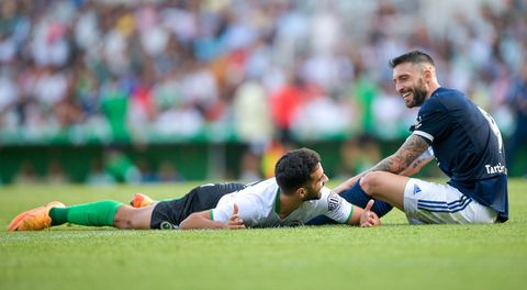 Borja Bastn y Rubn Alves, durante el amistoso entre el Racing y el Oviedo del pasado verano