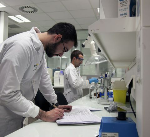 Amslab est� especializada en espectrometr�as de masas. 