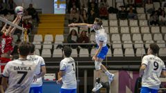 Mart�n Casais remata en una acci�n del encuentro entre el Rotogal y el Indescar Zaragoza. 