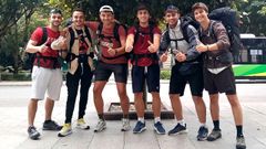Sergio, Ram�n, Daniel, Ra�l, Daniel y �lvaro; seis amigos de Ciudad Real que empiezan hoy el Camino Portugu�s desde Tui.
