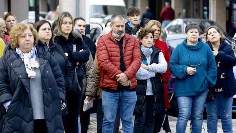 Concentraci�n y minuto de silencio frente al Concello de Oroso para condenar el asesinato machista presuntamente cometido en Sig�eiro.
