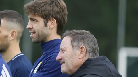 Verdes Anquela Requexon Real Oviedo.Verdes y Anquela, durante el entrenamiento en El Requexon