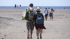 Turistas en una playa del sur de Tenerife