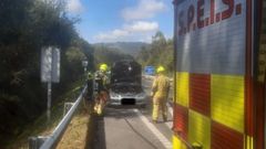 Los Bomberos de Nar�n participaron en la estabilizaci�n del turismo que ardi� en la AG-64.
