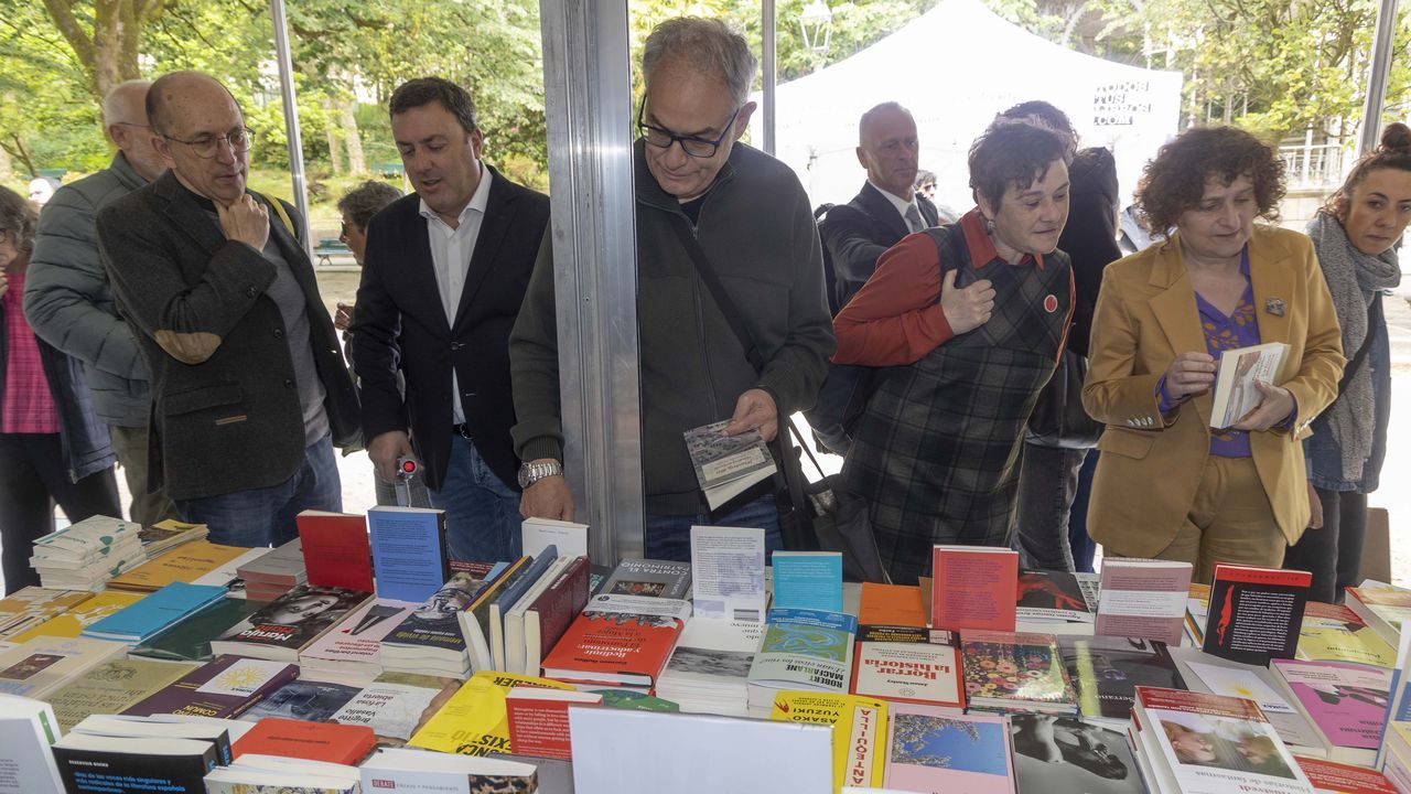 Enigmas, poesía y firmas en las casetas de la Alameda de Santiago