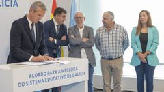 Firma del acuerdo de educacin en octubre del 2023 entre tres sindicatos (CC.OO., ANPE y UGT) y la Xunta