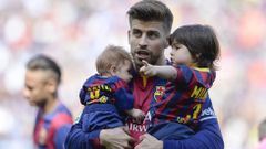 Piqu�, con Sacha y Milan antes del Barcelona-Valencia.