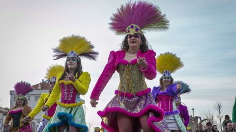 Gran concurso de disfraces y comparsas en Porto do Son