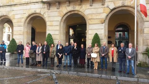 Minuto de silencio en el ayuntamiento de Gij�n por las v�ctimas del 11M
