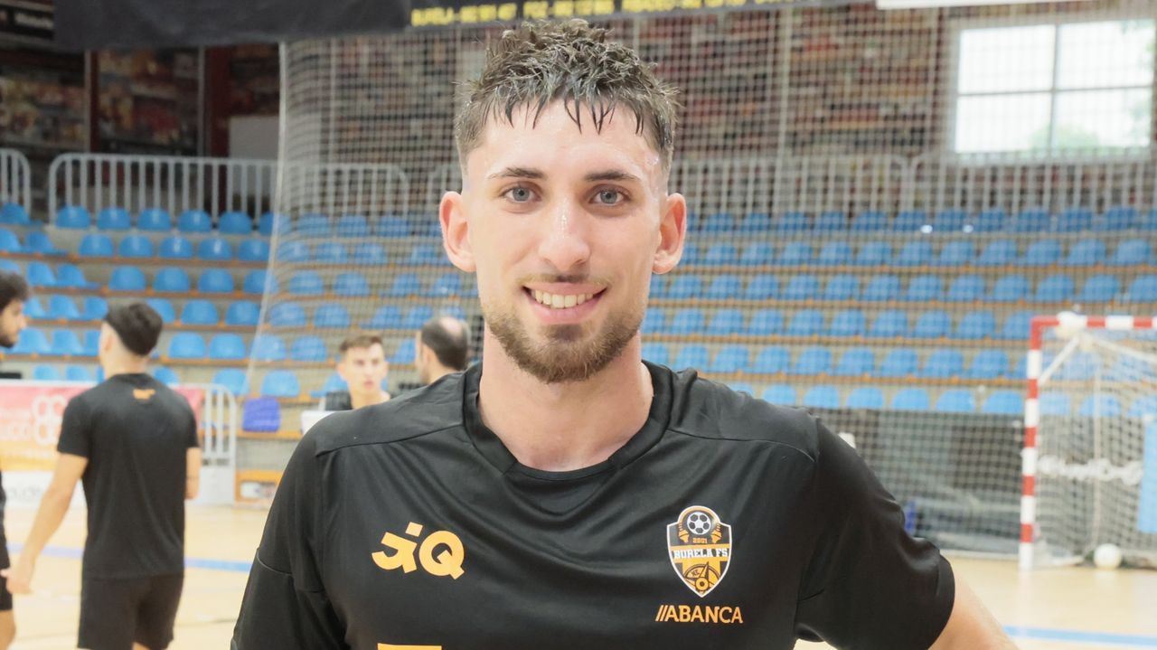 Adrià Blat, ala zurdo del Reyco Burela FS: «Del debut, solo espero ganar»