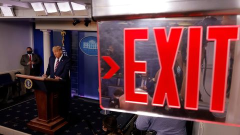 El presidente Trump, durante la rueda de prensa pronunciada anoche
