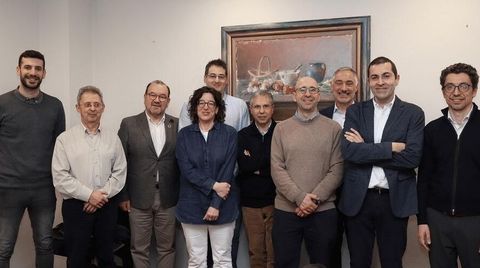 Foto de familia de los promotores de EnergHius con el rector de la USC, Antonio López, y con miembros del Citius y de AVTE