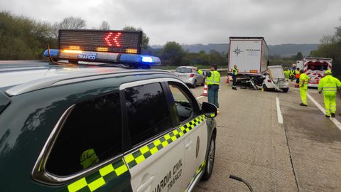 Accidente entre el turismo y el camin en la A-66