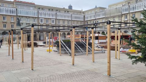 Montaje del mercadillo de Navidad de Mara Pita