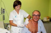 El pediatra Luciano Garnelo, de Colmeiro, fue uno de los primeros en estrenar la vacuna. 