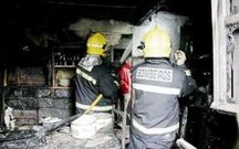 Imagen de archivo de los Bomberos de Betanzos sofocando un incendio