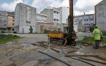 El solar est� a pocos metros del Concello, entre V�zquez de Parga y Concepci�n Arenal. 