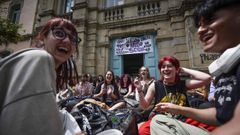 Sentada contra el abuso sexual organizada por alumnado de la Facultade de Belas Artes de Pontevedra