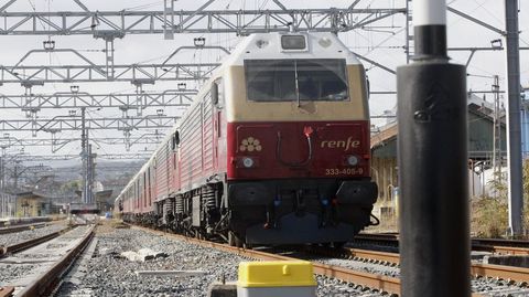 El tren Al-Andalus estuvo parado este fin de semana en la estaci�n de Monforte, a donde lleg� el viernes por la noche procedente de Ponferrada