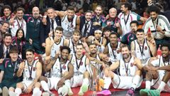 El Real Madrid celebra el t�tulo de la Supercopa de la Euroliga.