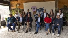 Los �pint�ficos� de este a�o, junto a representantes del equipo organizador, del Concello y de las entidades que colaboran en el festival