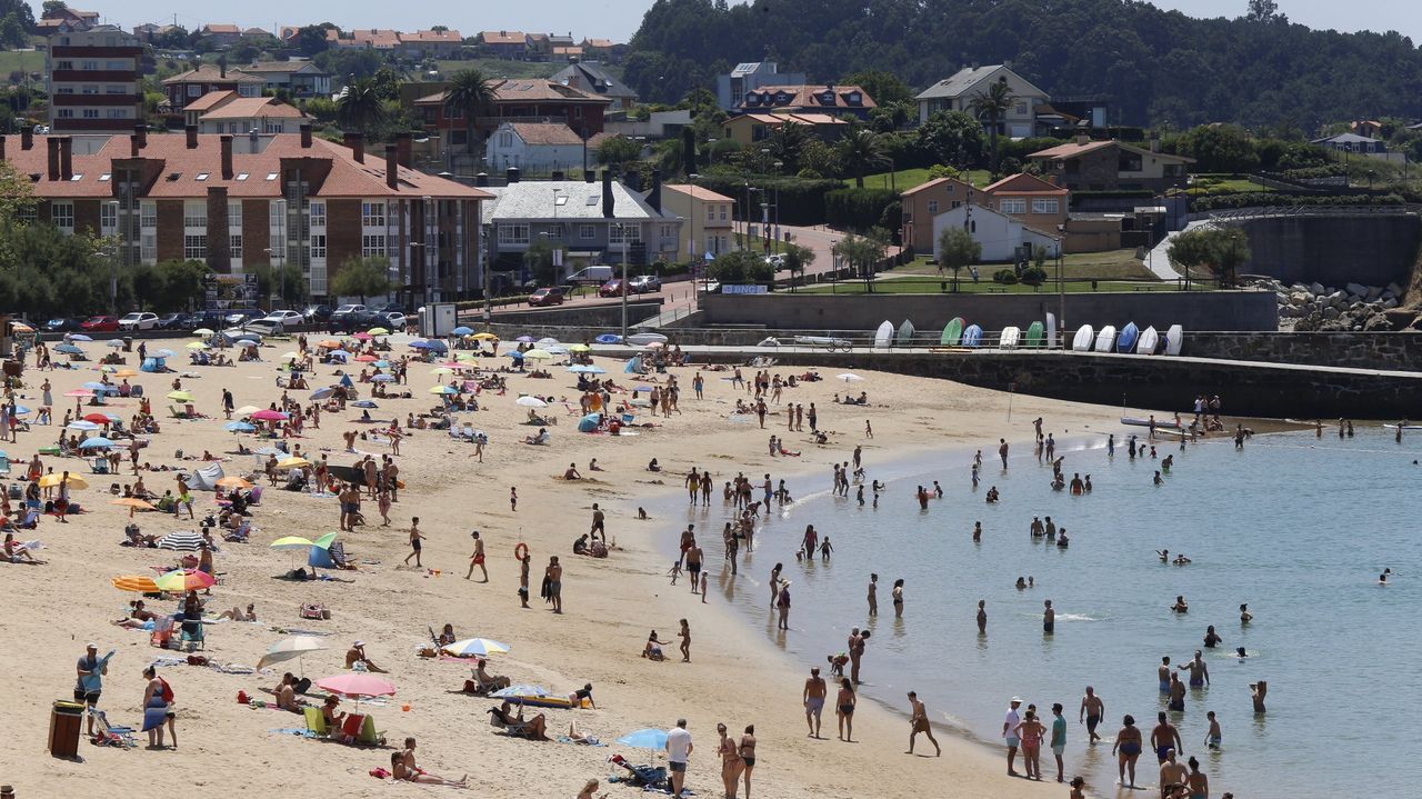 El alquiler vacacional, en precios imposibles: pasar el mes de agosto en Mera o Miño ya es tan caro como una semana en el Caribe en un hotel todo incluido