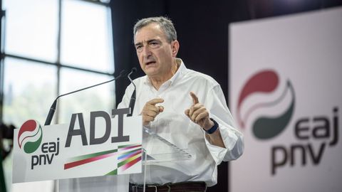 El presidente del PNV, Aitor Esteban, durante el mitin que el partido ha organizado este domingo en Durango.
