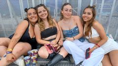 De izquierda a derecha, Marta Ferreira, Aizaia Bucet, Alba Lpez y Sthefany Yepes esperando en primera fila.