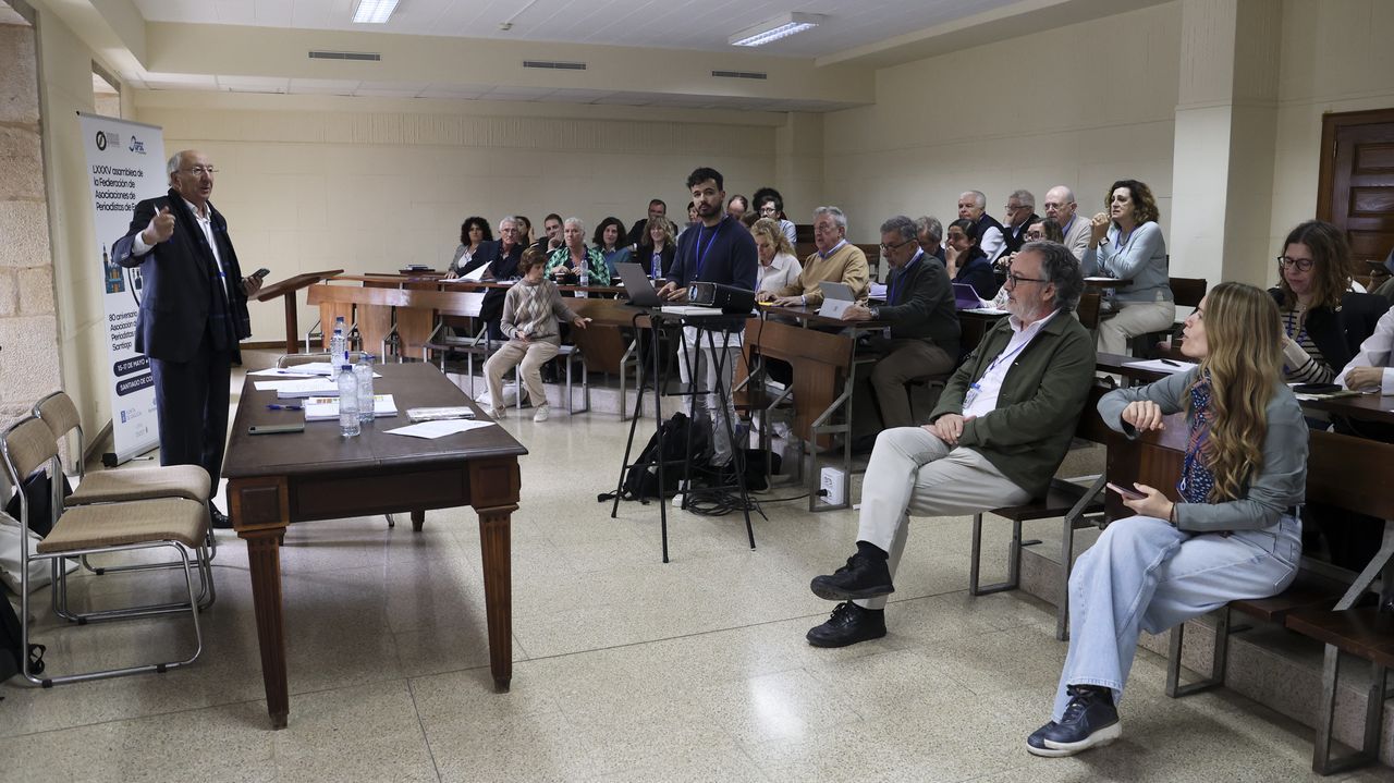 Más de cien periodistas de la FAPE reflexionan en Santiago sobre el futuro del sector