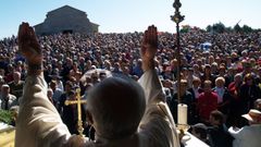 El entorno del santuario de Chantada se llen de fieles ya en las primeras misas que se oficiaron por la maana