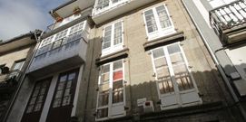 Se vende, se alquila. La r�a Travesa, y las de Santo Agosti�o y San Bieito, se est�n quedando vac�as, como demuestra el hecho de que est�n a la venta pisos, casas completas y locales comerciales. 