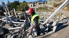 Desmantelamiento de la pirotecnia y comienzo de obras de demolici�n en Tui