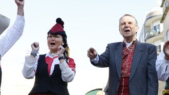 La presidenta del Celta, Mari�n Mouri�o, y el alcalde de Vigo, Abel Caballero, durante la celebraci�n de la Reconquista 2026 y el nombramiento de ella como miliciana de honor.
