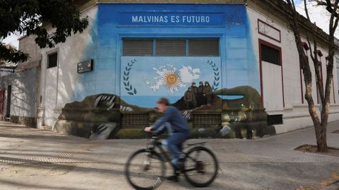 PIntura alusiva a la guerra de las Malvinas en una calle de Buenos Aires