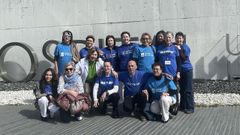 Algunos de los voluntarios del HULA, junto con la supervisora del rea de Humanizacin Hospitalaria, la enfermera Gloria Enrquez (con bata blanca).