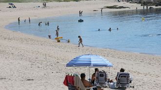 La afluencia de ba�istas a las playas (en la foto, Cab�o) ha descendido�desde que comenz� septiembre