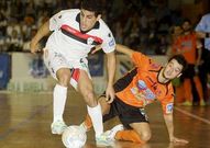 El Santiago no pudo con el colista Burela en el derbi.
