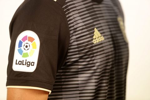 Parche de la LFP en la camiseta de la segunda equipacin