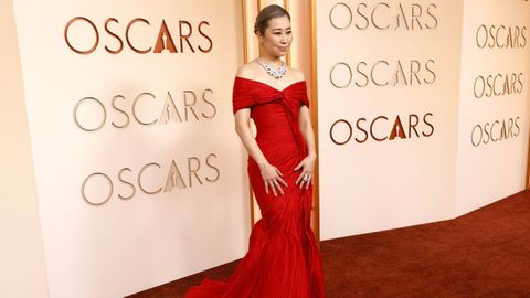 Maggie Kang, directora y creadora de �Las guerreras K-pop�, nominada a mejor pel�cula animada. Viste de Marmar Halim