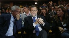Rajoy defendi� en Barcelona la gesti�n del PP frente a las cr�ticas de Podemos y quienes solo generan inestabilidad, como Artur Mas. 