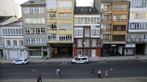Porta Nova. El tramo entre San Fernando y R�a Nova tiene numerosos edificios y locales abandonados.
