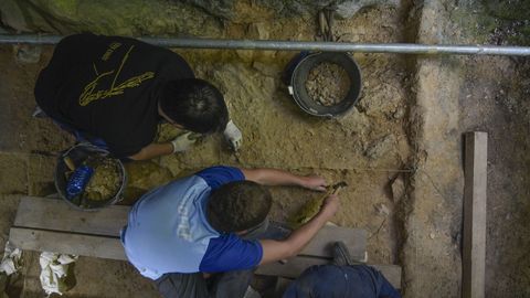 El yacimiento se encuentra al nivel del suelo que pisaban los neandertales de hace 45.000 años