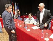 El alcalde, Miguel Anxo Fern�ndez Lores, frente a Agust�n Hern�ndez, en una sesi�n plenaria. 